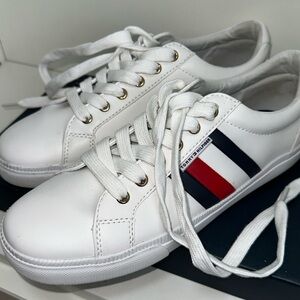 Tommy Hilfiger White Sneakers with Navy & Red Insole Detail